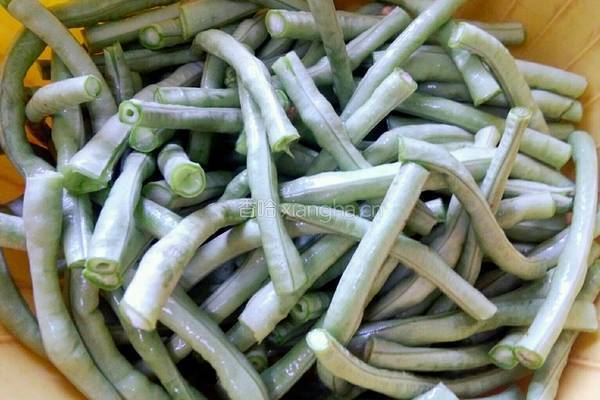 豆角豆腐皮的做法图解1