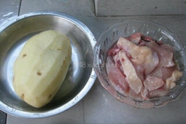 土豆炒鸡的做法图解1