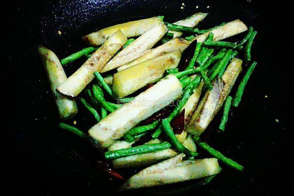茄子炒豇豆的做法图解5