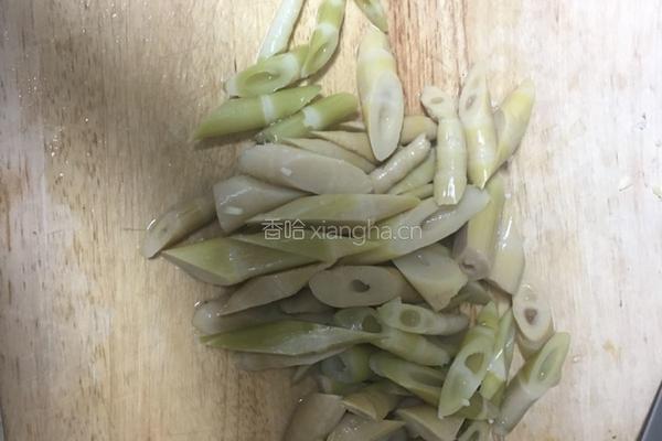 笋炒鸡爪的做法图解1
