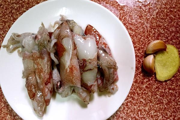 红烧鱿鱼的做法图解1