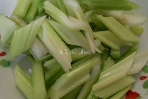 肉炒芹菜的做法图解2