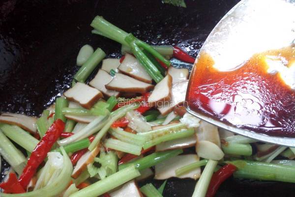 豆干炒芹菜的做法图解8