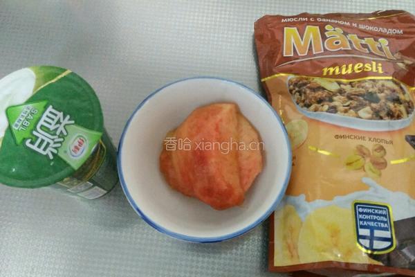 酸奶水果麦片粥的做法图解1