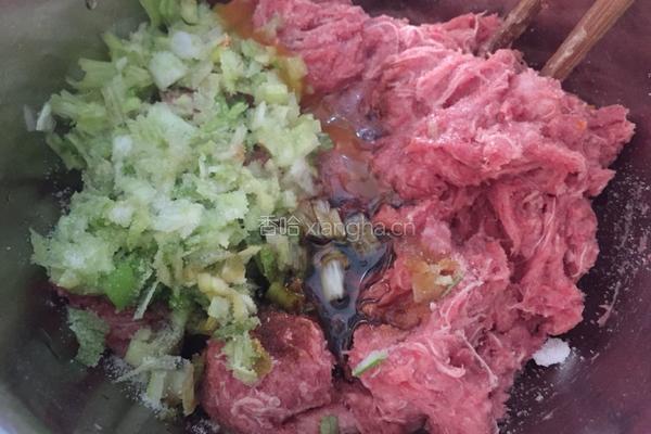 牛肉饺子的做法图解1