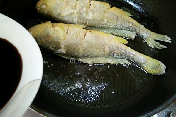醋焖黄花鱼的做法图解4