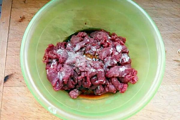 牛肉盖浇饭的做法图解3