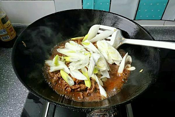 牛肉盖浇饭的做法图解7