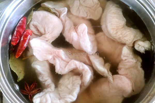 干锅肥肠的做法图解1