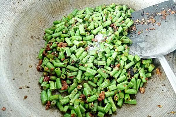 橄榄菜炒豆角的做法图解11