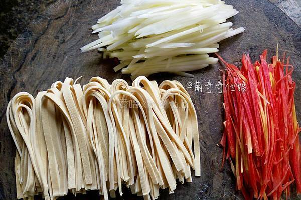 凉拌三丝（拌千张豆皮）的做法图解2