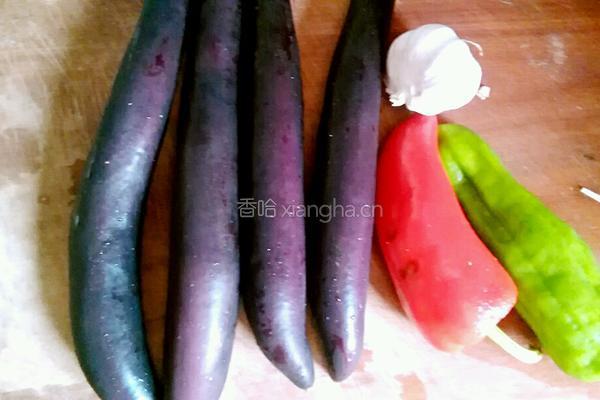 炒茄丝的做法图解1