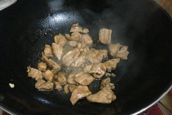 猪肉炒木耳的做法图解5