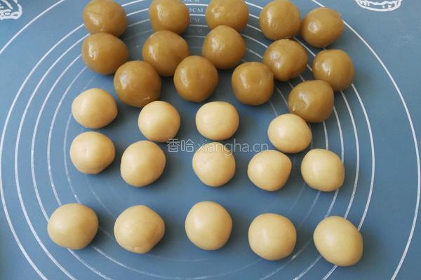 广式莲蓉月饼的做法图解7