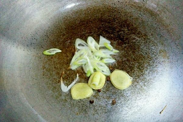 芹菜炒鸡肉的做法图解4