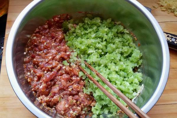 牛肉芹菜饺子的做法图解4