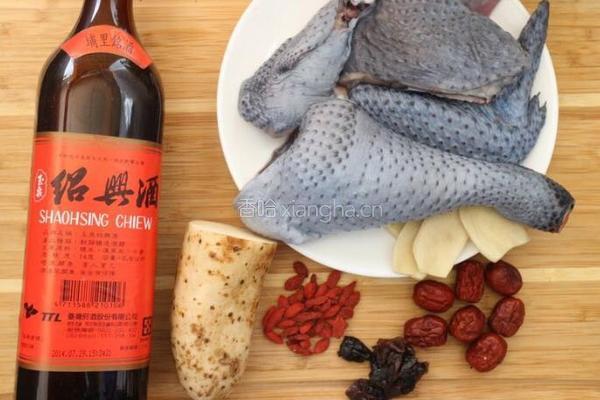 山药炖乌鸡的做法图解1