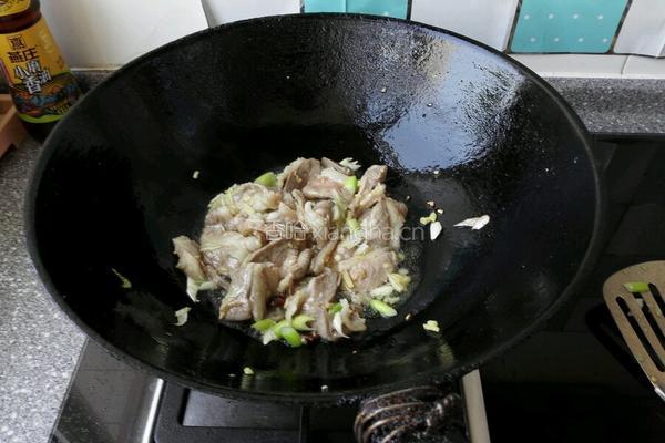 小白菜炒肉的做法图解5