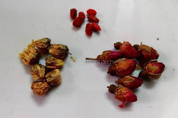 菊花玫瑰茶的做法图解1