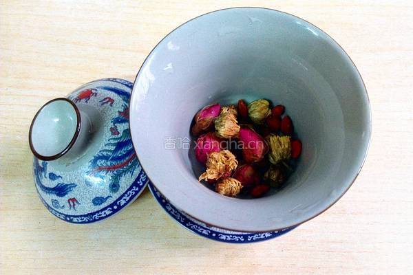 菊花玫瑰茶的做法图解2