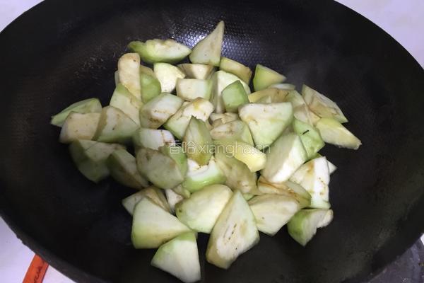 土豆炖茄子的做法图解3