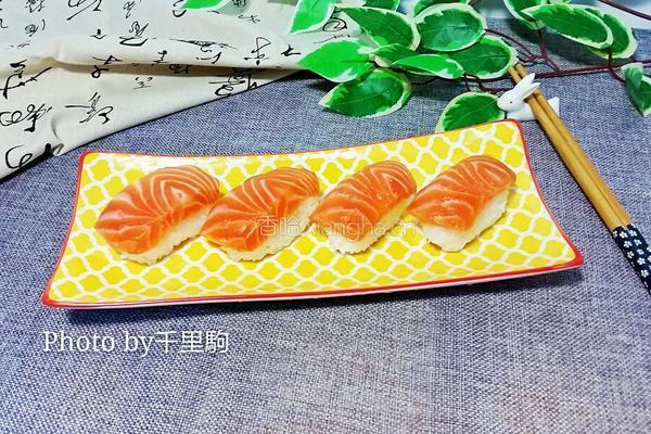 三文鱼寿司的做法图解5