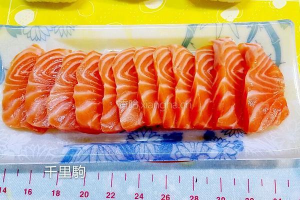 三文鱼寿司的做法图解1