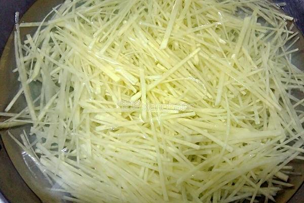 胡萝卜炒土豆的做法图解4