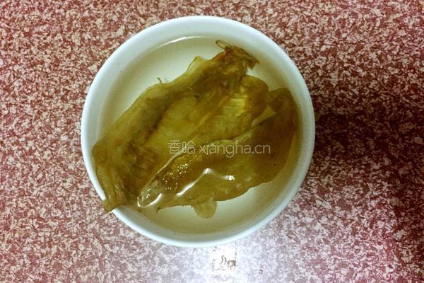 花胶鸡脚汤的做法图解1