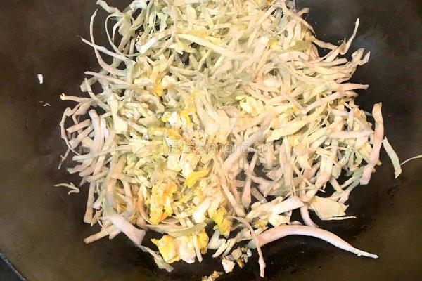 卷心菜炒饭的做法图解4