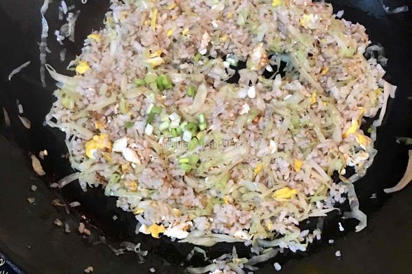 卷心菜炒饭的做法图解7