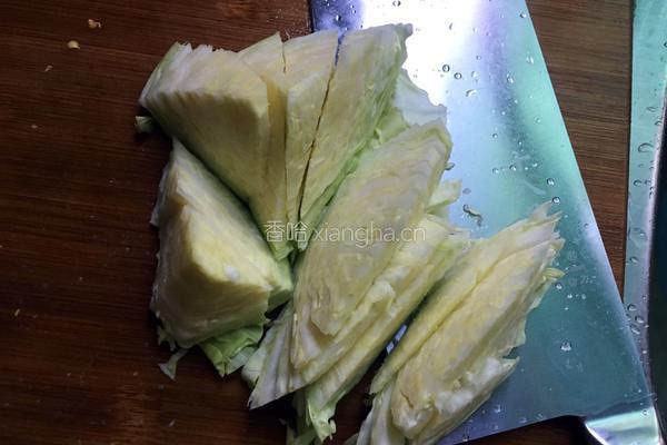 包菜粉条的做法图解1
