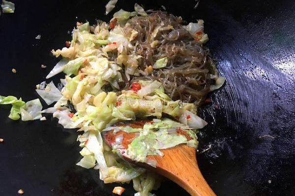 包菜粉条的做法图解9
