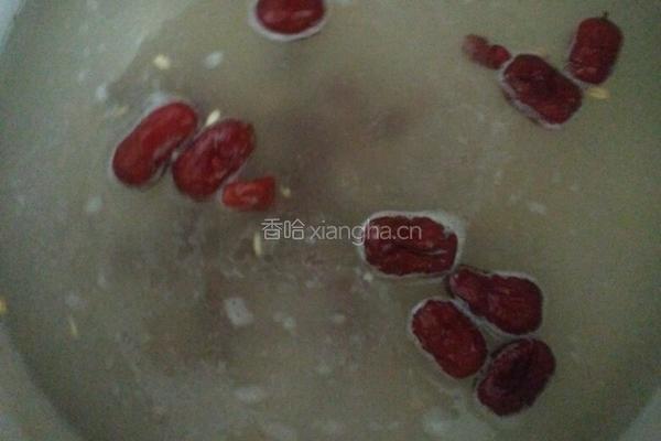 红枣杂粮粥的做法图解2