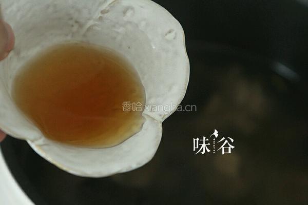 杜仲花生牛尾汤的做法图解5