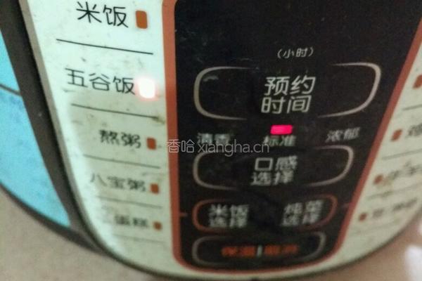 绿豆薏米芡实粥的做法图解4
