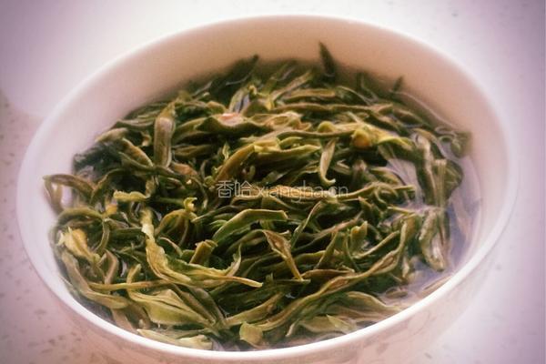 腊肠炖干豆角的做法图解1