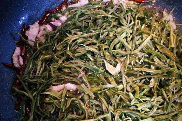 腊肠炖干豆角的做法图解11