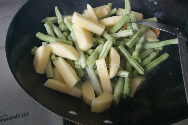 土豆豆角焖面的做法图解4