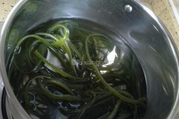凉拌糖醋海带丝的做法图解3