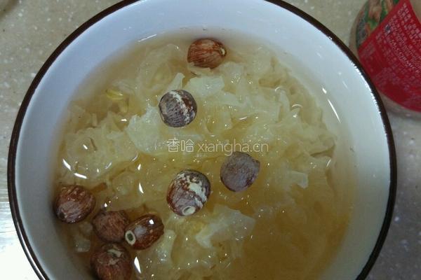 燕窝银耳莲子羹的做法图解4