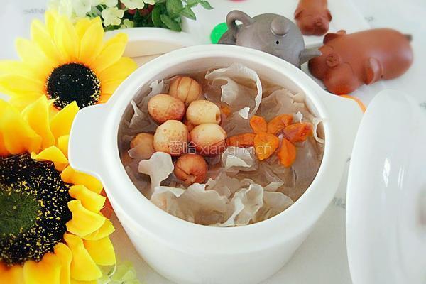 燕窝银耳莲子羹的做法图解9