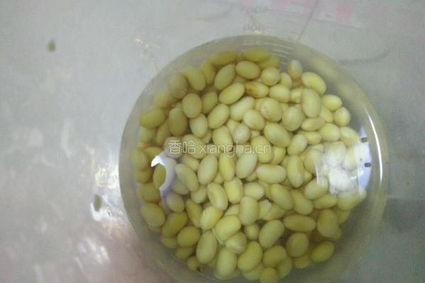 黄豆猪肉煲的做法图解1