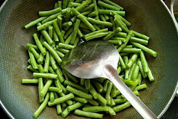 西红柿炒豆角的做法图解4