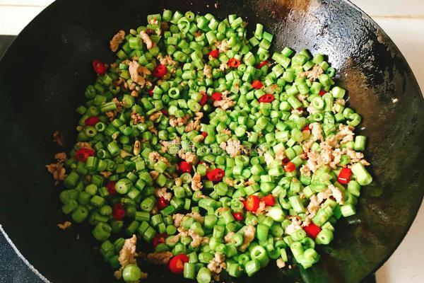 豇豆炒肉末的做法图解5