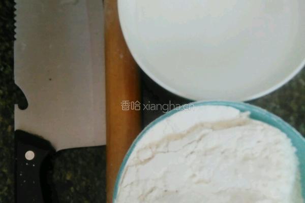 饺子皮的做法图解1