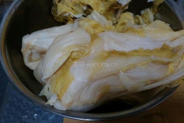 酸菜汆羊肉的做法图解1