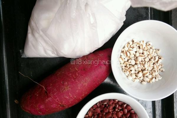紫薯红豆汤的做法图解1