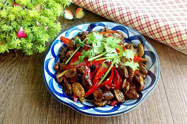 辣椒炒蚕蛹的做法图解6