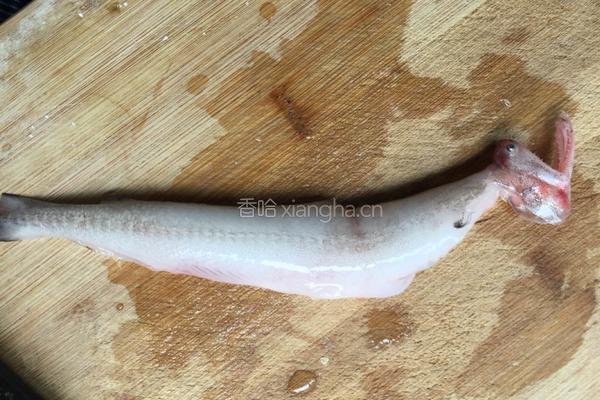 油炸豆腐鱼的做法图解1